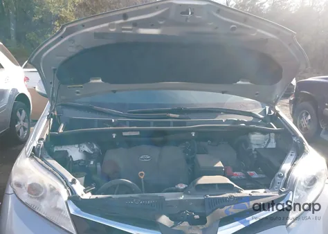 2019 Toyota Sienna Le 8 Passenger z USA, uszkodzony, nr VIN 5TDKZ3DC3KS009554